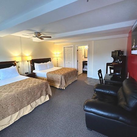 Bayshore Waterfront Inn Уклуелет Екстериор снимка
