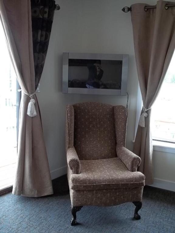 Bayshore Waterfront Inn Уклуелет Екстериор снимка